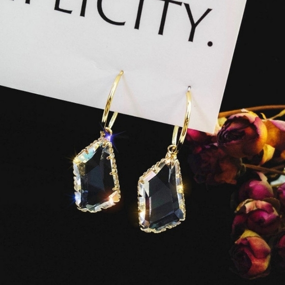 NEW Lovely Crystal Earrings - Picture 2 of 5